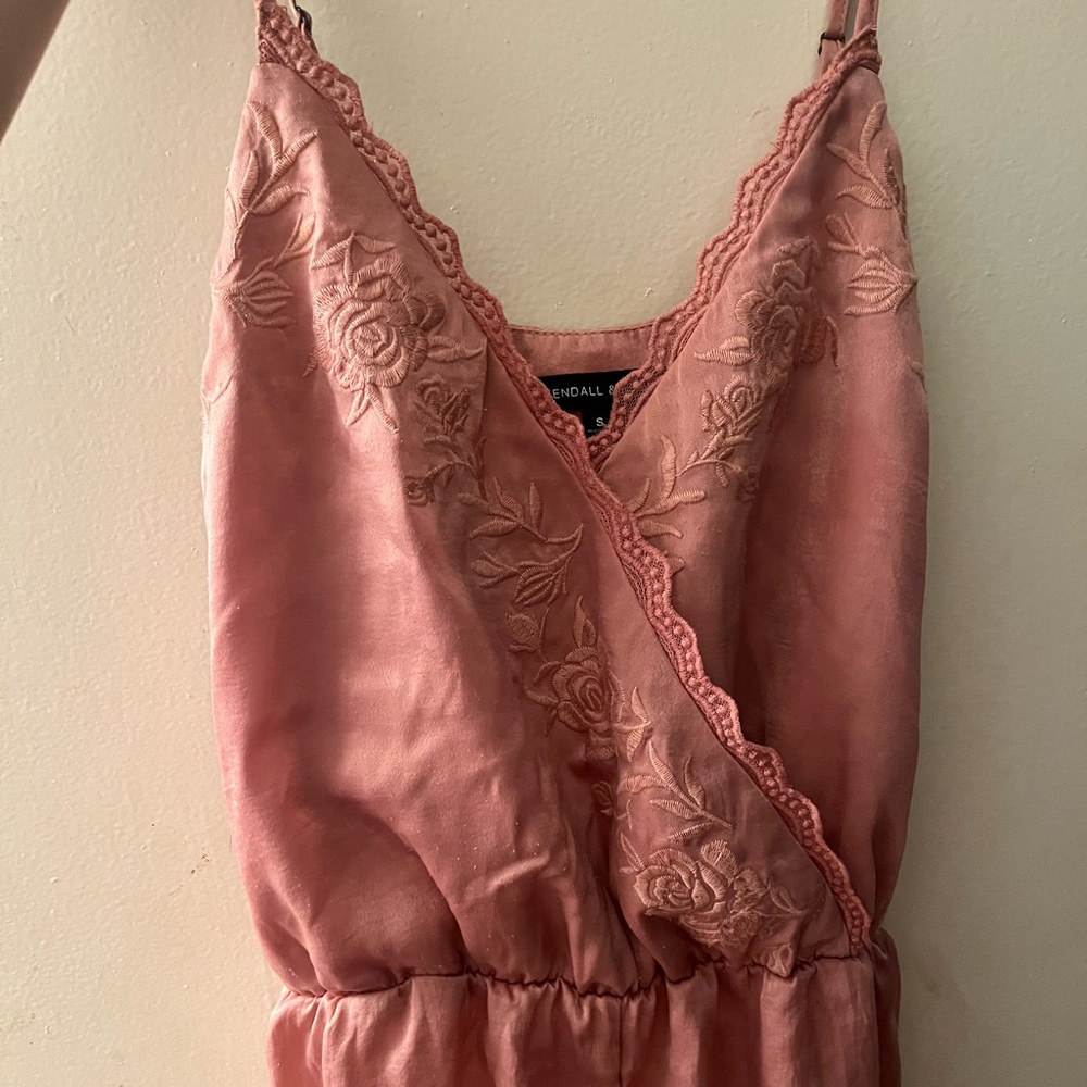 KENDALL + KYLIE Small, Pink Satin Longuewear
